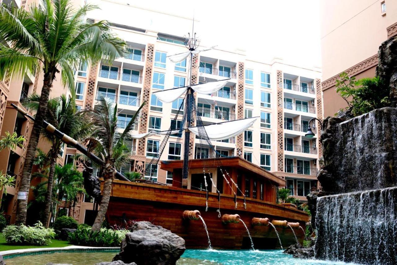 Atlantis Waterpark Jomtien Beach Exterior photo